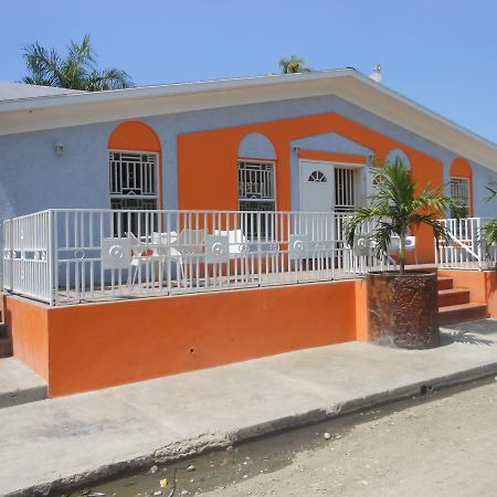 Arawak Hotel Leogane エクステリア 写真