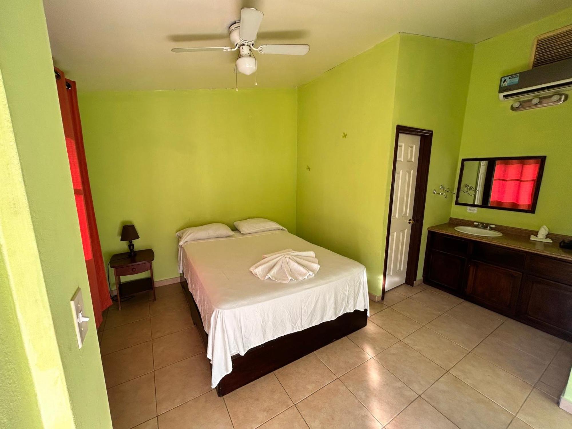 Arawak Hotel Leogane エクステリア 写真