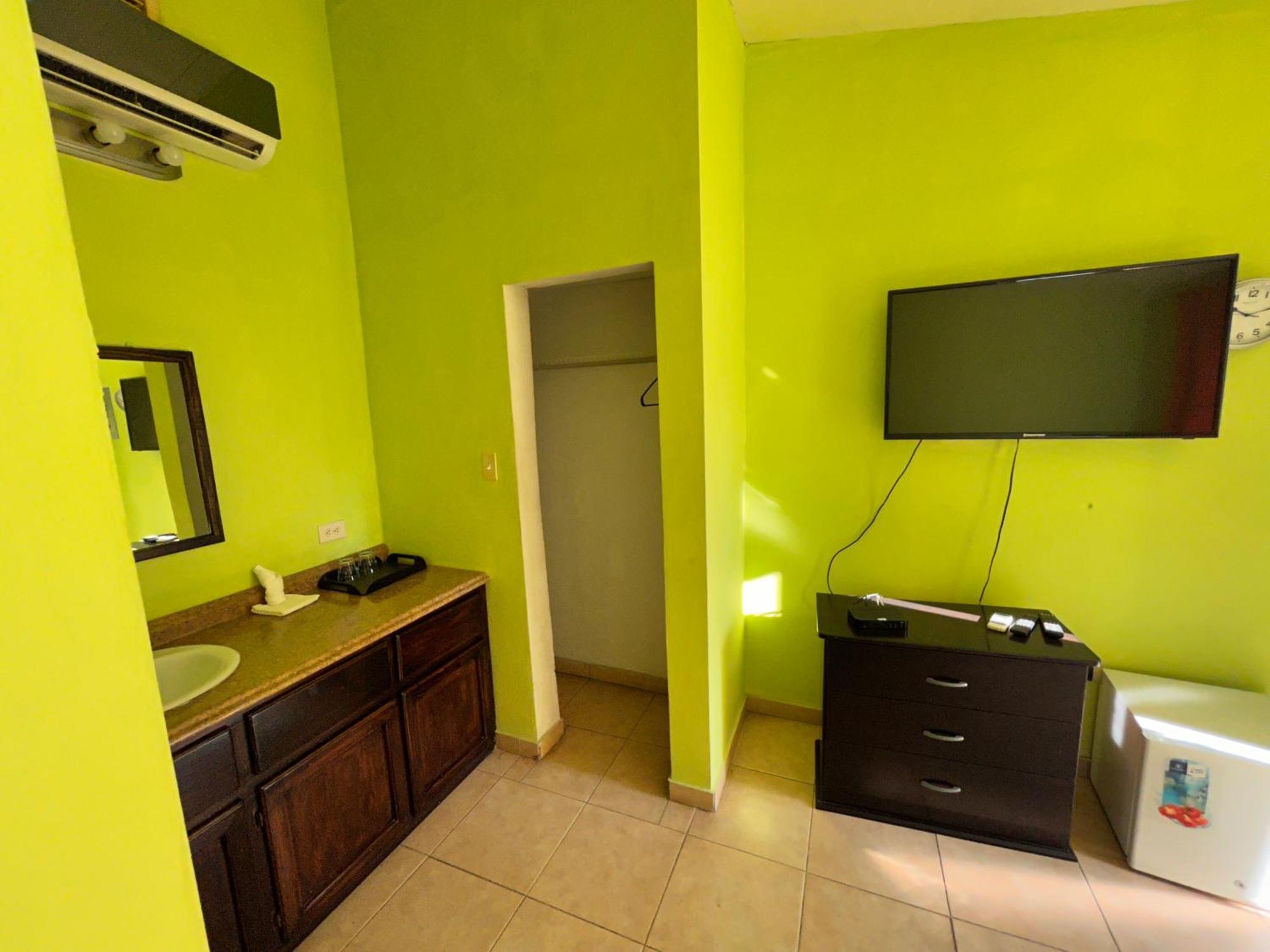Arawak Hotel Leogane エクステリア 写真